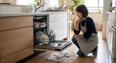 食洗機から水漏れしたら修理？交換？判断基準を徹底解説