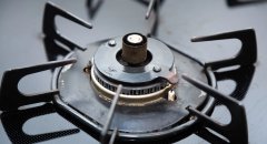 ガスコンロの火がつかない原因は？自分でできる対処法と修理・交換の判断基準を解説