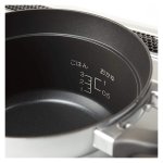 炊飯鍋の内側には、水加減が分かる目盛り付き。