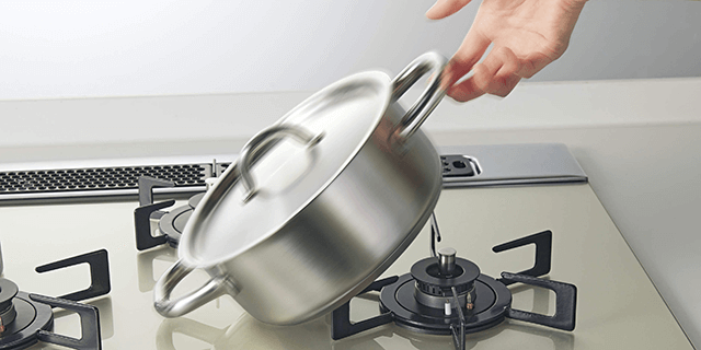 美しく、強いガラストップを採用