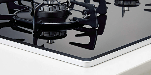 ベベルカット仕上げのブラックガラス