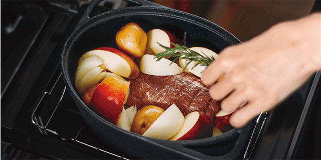 万能調理が可能なダッチオーブン