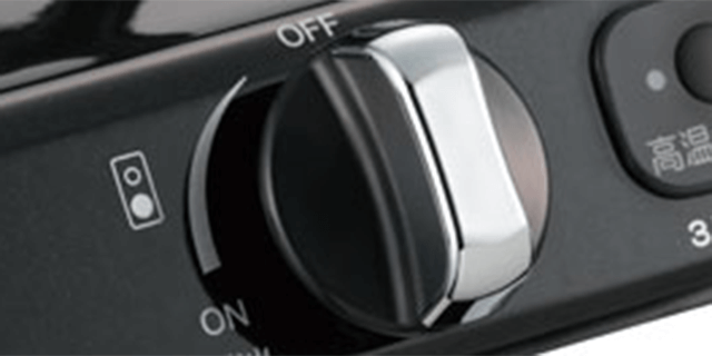 メッキパーツを採用