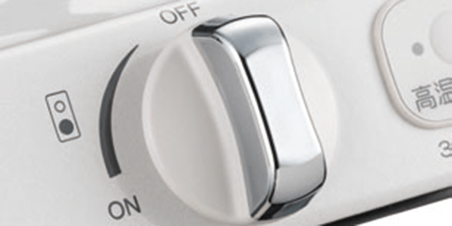 メッキパーツを採用