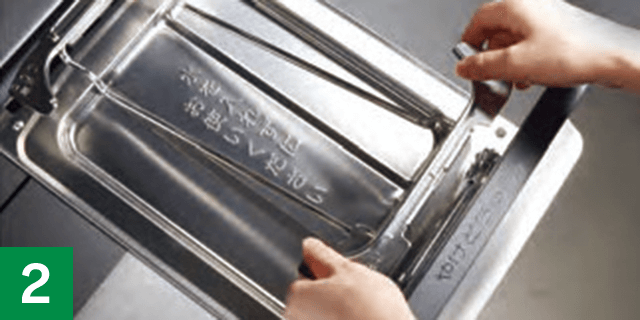 受け台をはめる。