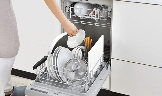 上下ともにスライド式でラクラク収納